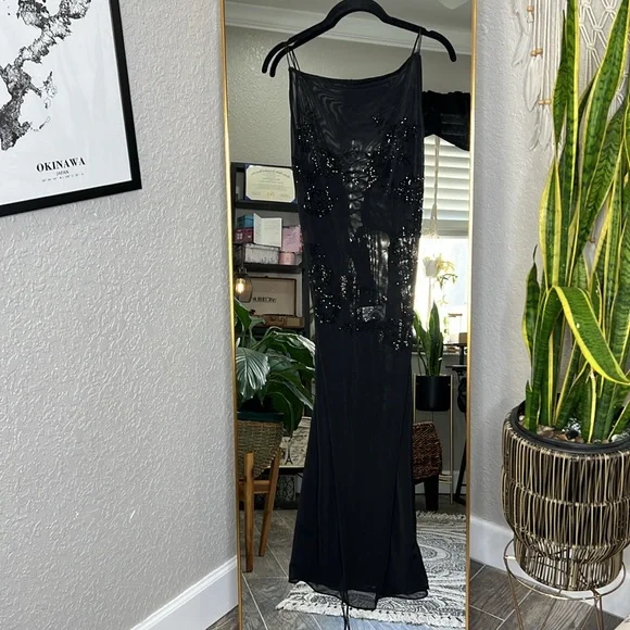 HOUSE OF CB 'Amirah' Black Mesh Crystal Embellished Midi Dress NWOT - Picture 8 of 10